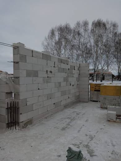 Вертикальные стыки блоков, вид с торца стены