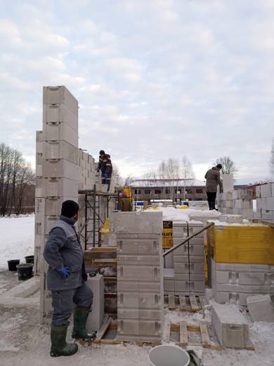 Кладка простенка-пилона из газобетона зимой
