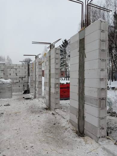 Монолитные колонны в опалубке PERI, кладка газобетона