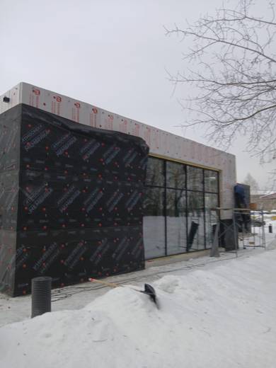 Монтаж минераловатных плит по ветрозащитной мембране на углу