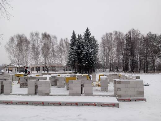 Стены первого ряда, контур дома